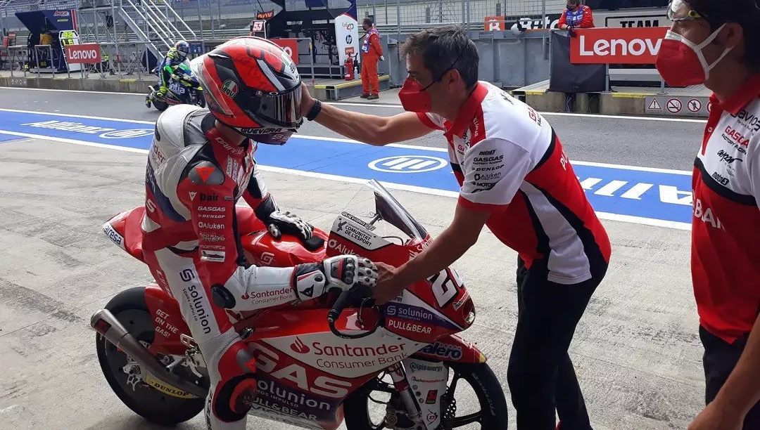 Ivan Guevara is congratulated by his crew after FP3 in Austria. Photo courtesy Aspar Team.