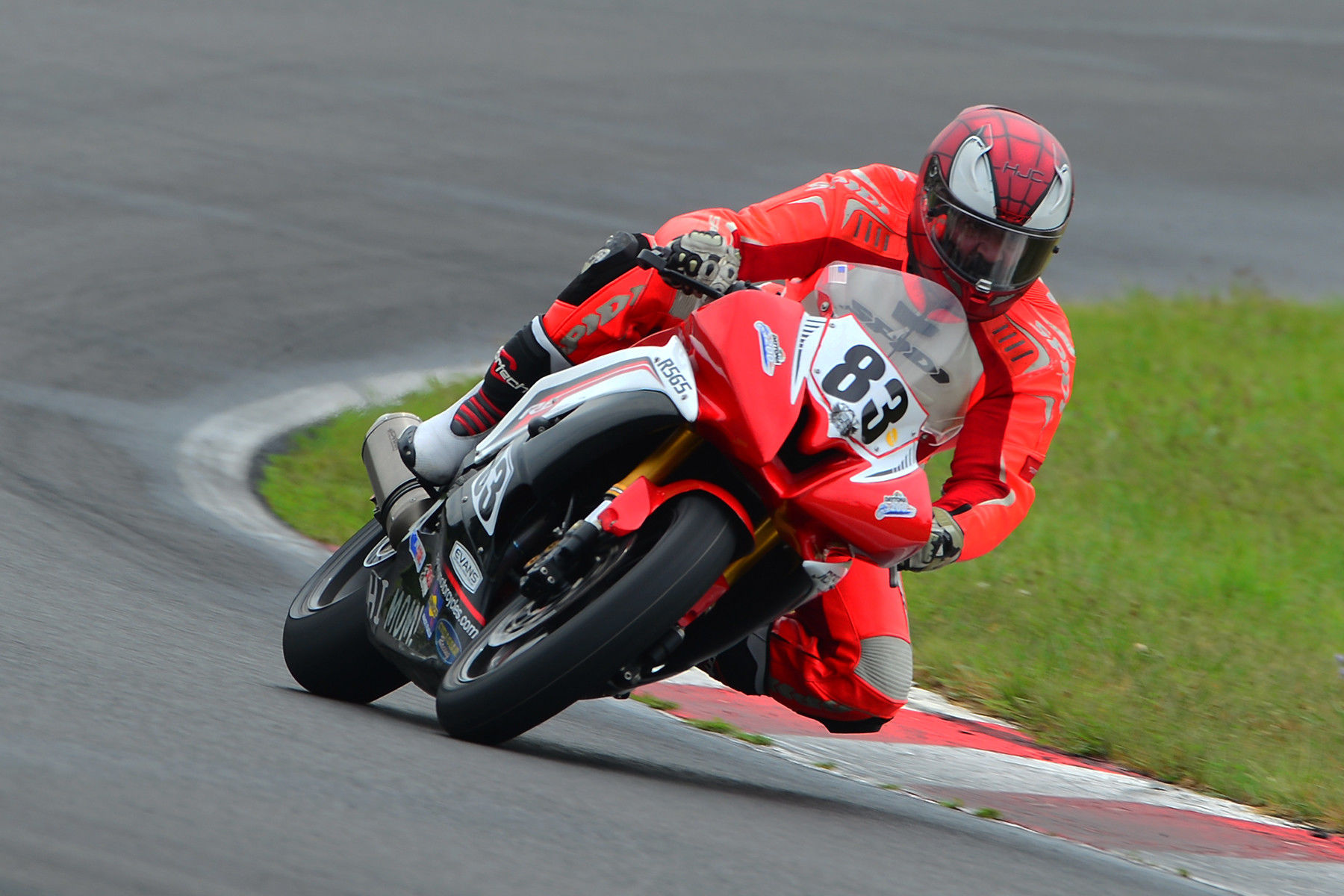 Arthur Diaz (83) ran undefeated on his Yamaha R6/565 Saturday in the Championship Cup Series Mid-Atlantic event at Summit Point Raceway. Photo by Lisa Theobald, courtesy ASRA/CCS.