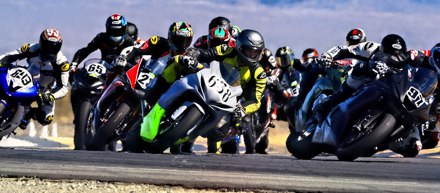 The start of a CVMA Middleweight Supersport race at Chuckwalla Valley Raceway earlier in 2021. Photo by CaliPhotography, courtesy CVMA.