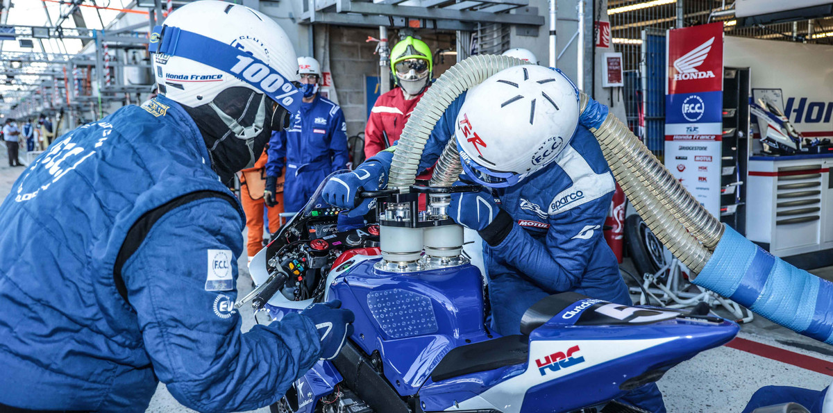 A dual dry break refueling system in use during a pit stop during an FIM Endurance World Championship race. Photo courtesy Eurosport Events.