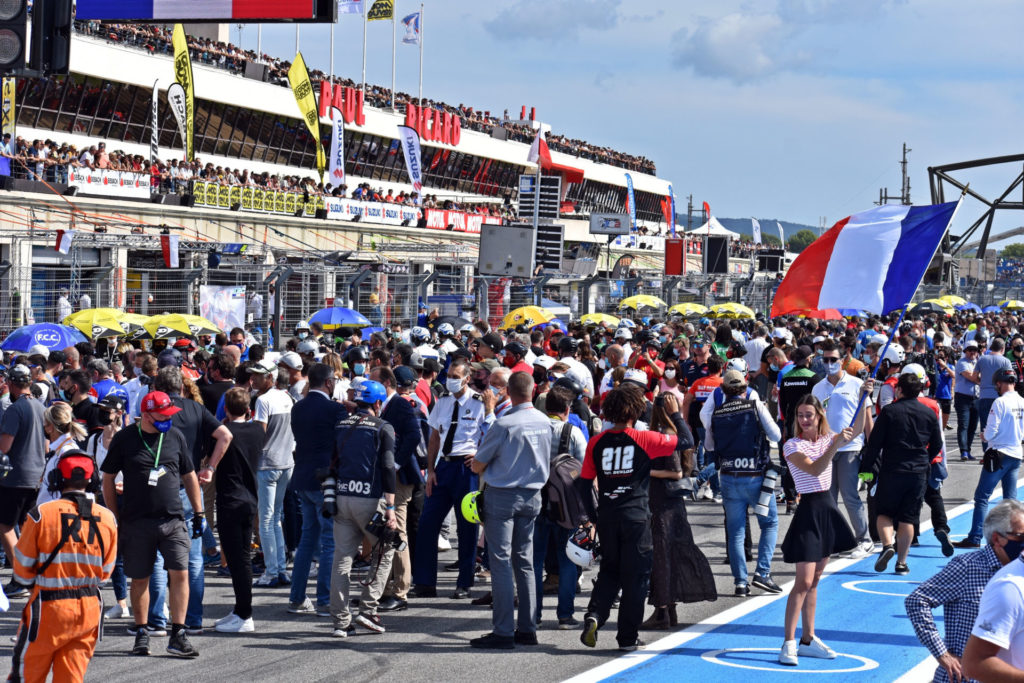 With bikes in position for the start, fans flooded the front straight prior to the race. Photo by Michael Gougis.