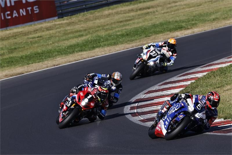 Gregg Black (1) in action on the Yoshimura SERT Motul Suzuki GSX-R1000R.