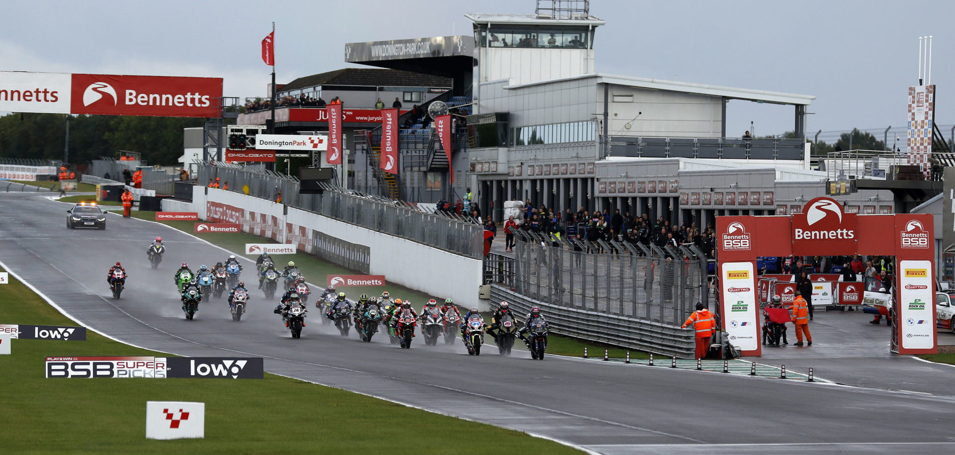 The start of British Superbike Race Three at Donington Park. Photo courtesy MSVR.