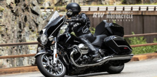 The R 18 Transcontinental has wind deflectors and a taller windscreen. Your correspondent, attired thematically and meteorologically appropriately in Vanson Leathers (JMVZ150 Jacket, PT Fire Jeans) found the Transcontinental’s air flow to be overly restrictive in temps over 65 degrees F.