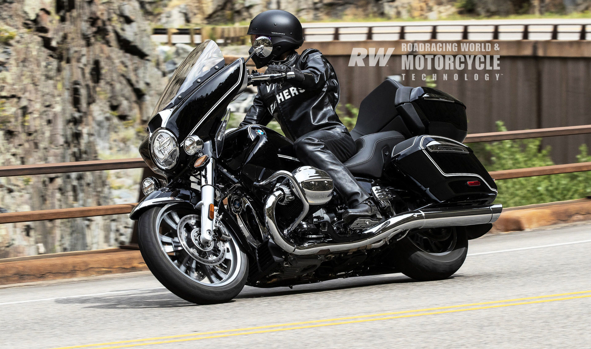 The R 18 Transcontinental has wind deflectors and a taller windscreen. Your correspondent, attired thematically and meteorologically appropriately in Vanson Leathers (JMVZ150 Jacket, PT Fire Jeans) found the Transcontinental’s air flow to be overly restrictive in temps over 65 degrees F.