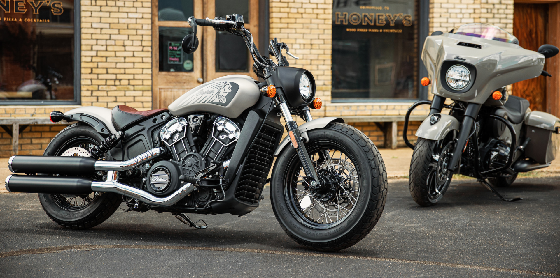 A 2022-model Indian Scout Bobber Twenty in the new Silver Quartz Smoke (left) and a 2022-model Indian Chieftain Dark Horse in the new Quartz-Gray (right). Photo courtesy Indian Motorcycle.
