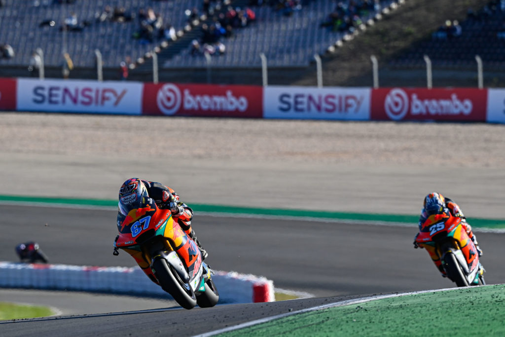 Remy Gardner (87) leading Raul Fernandez (25) in Portugal. Photo courtesy Dorna.