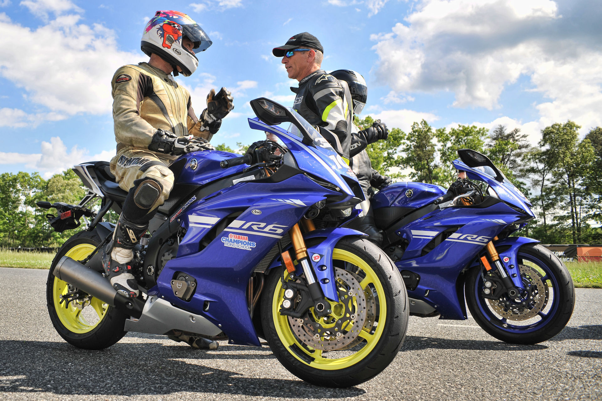 USMCA-certified coach Nick Ienatsch (right) of the Yamaha Champions Riding School with a student. Photo courtesy USMCA.