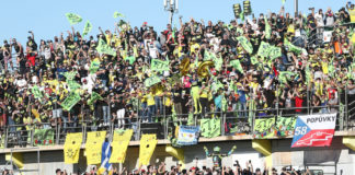 Valentino Rossi says goodbye to his fans at Valencia. Photo courtesy PETRONAS Yamaha SRT.