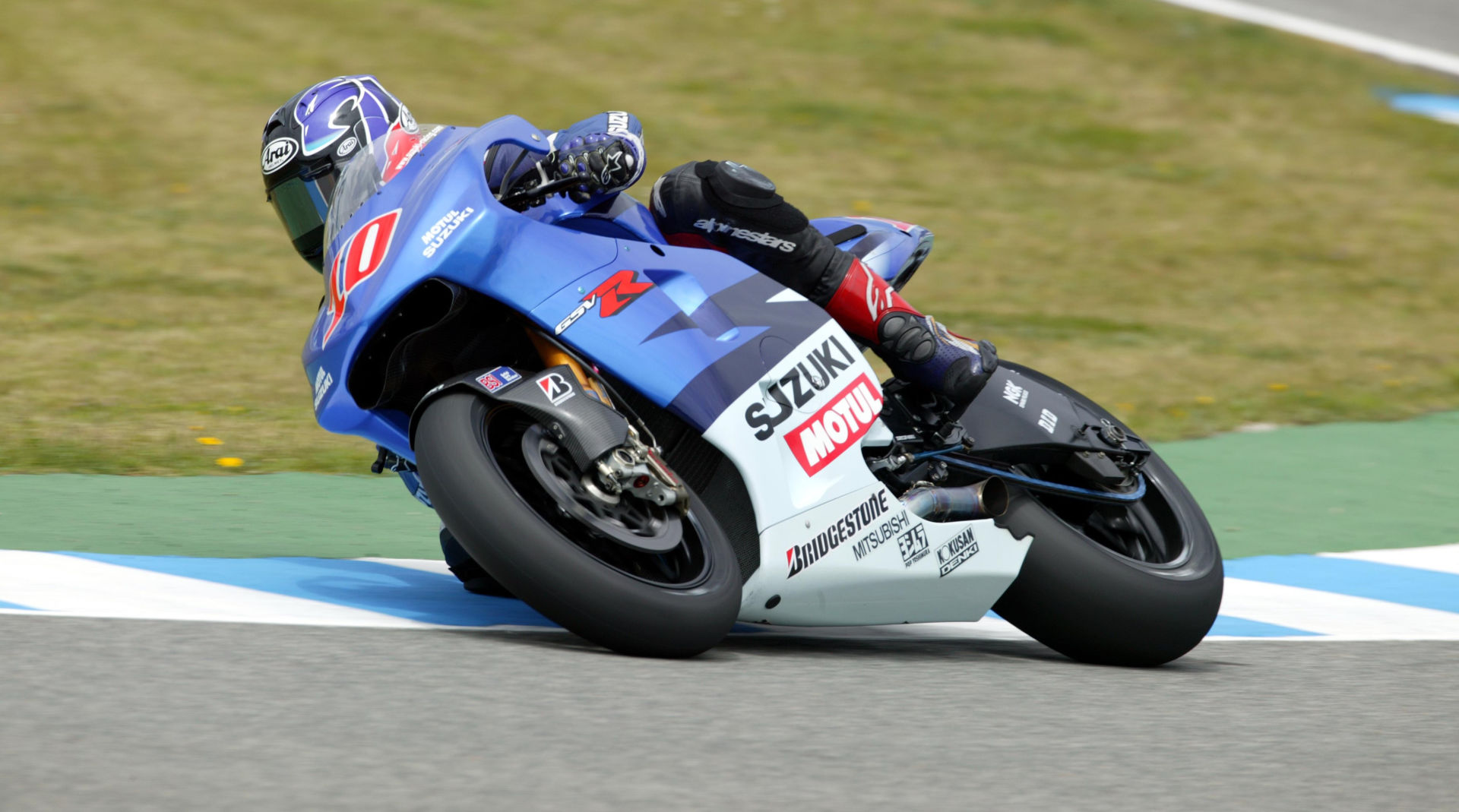 Kenny Lee Roberts (10) on his Suzuki GSV-R in 2004. Photo courtesy Team Suzuki Press Office.