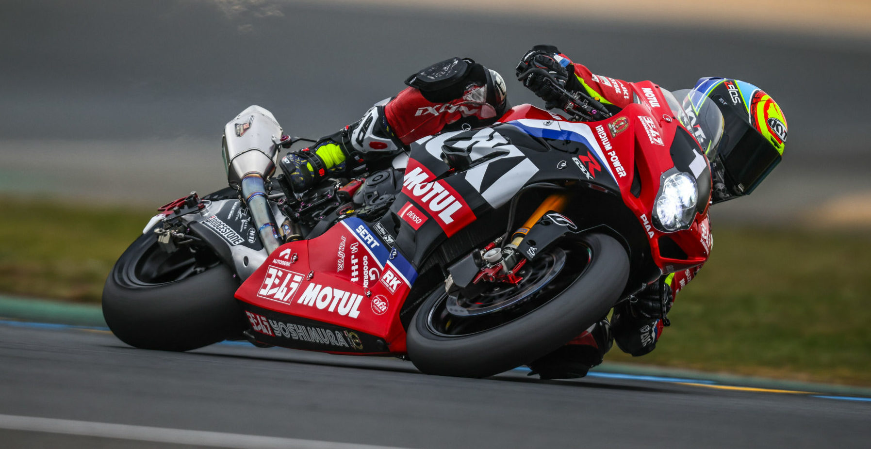 Xavier Simeon (1) at speed on the Yoshimura SERT Motul Suzuki GSX-R1000. Photo courtesy Team Suzuki Press Office.