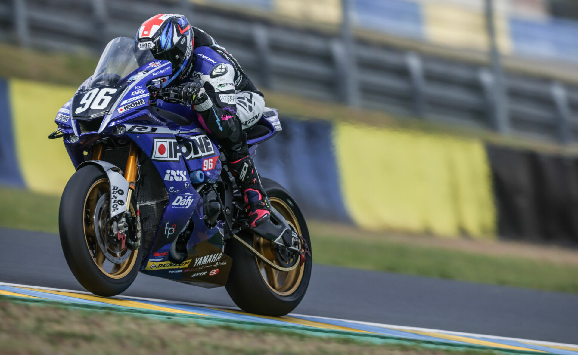 Bradley Smith (96) at speed on the MOTO AIN Yamaha YZF-R1 during a test at Le Mans. Photo courtesy EWC Press Office.
