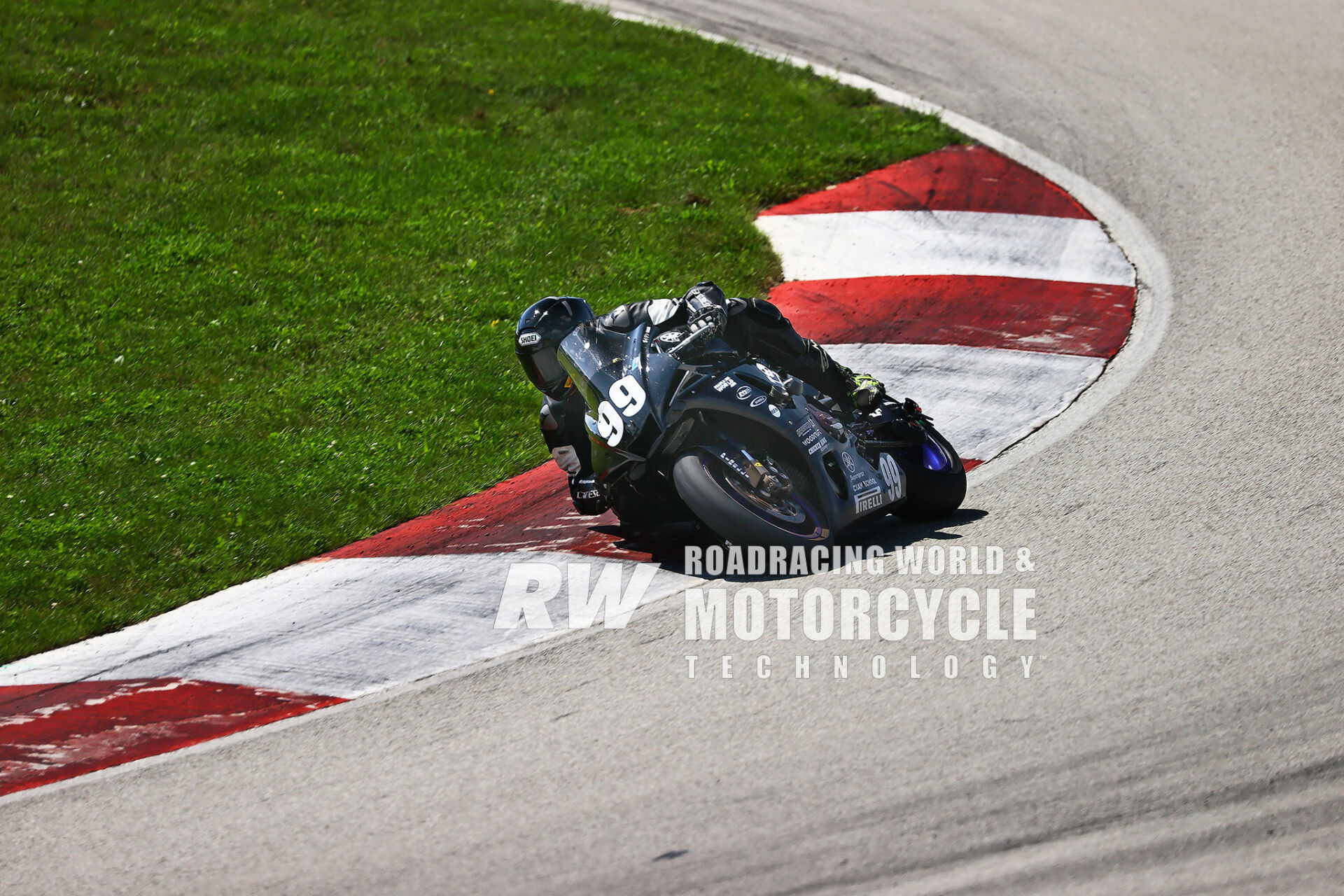 Xavier Zayat applies his 600 lean angles to the big AOD Yamaha 1000 on the way to the overall win at PittRace.