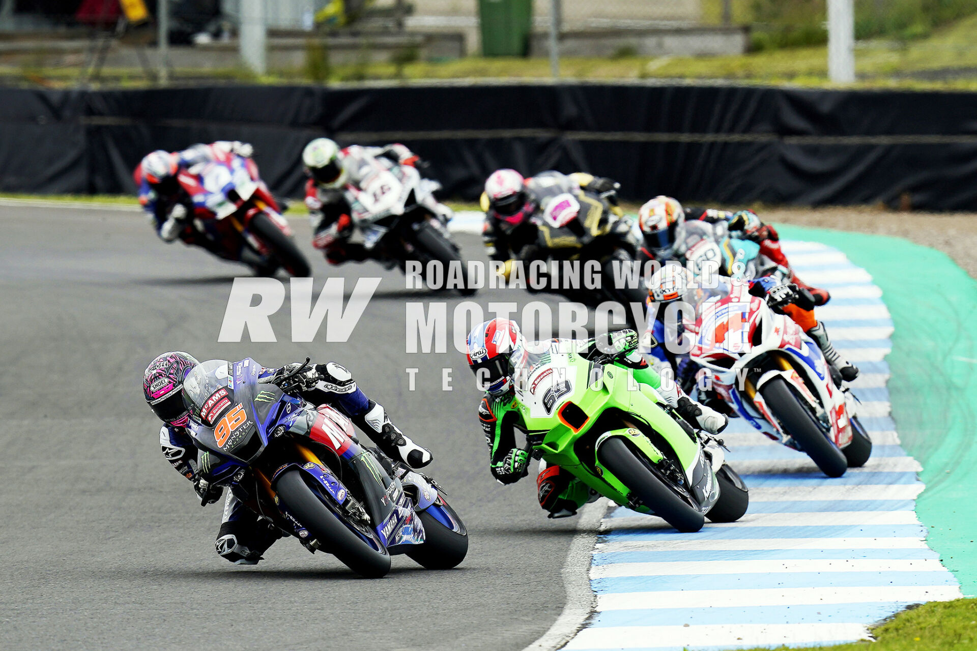 Tarran Mackenzie (95) leads Rory Skinner (69), Gino Rea (44), Peter Hickman (60) and the rest of the British Superbike (BSB) field at Knockhill.