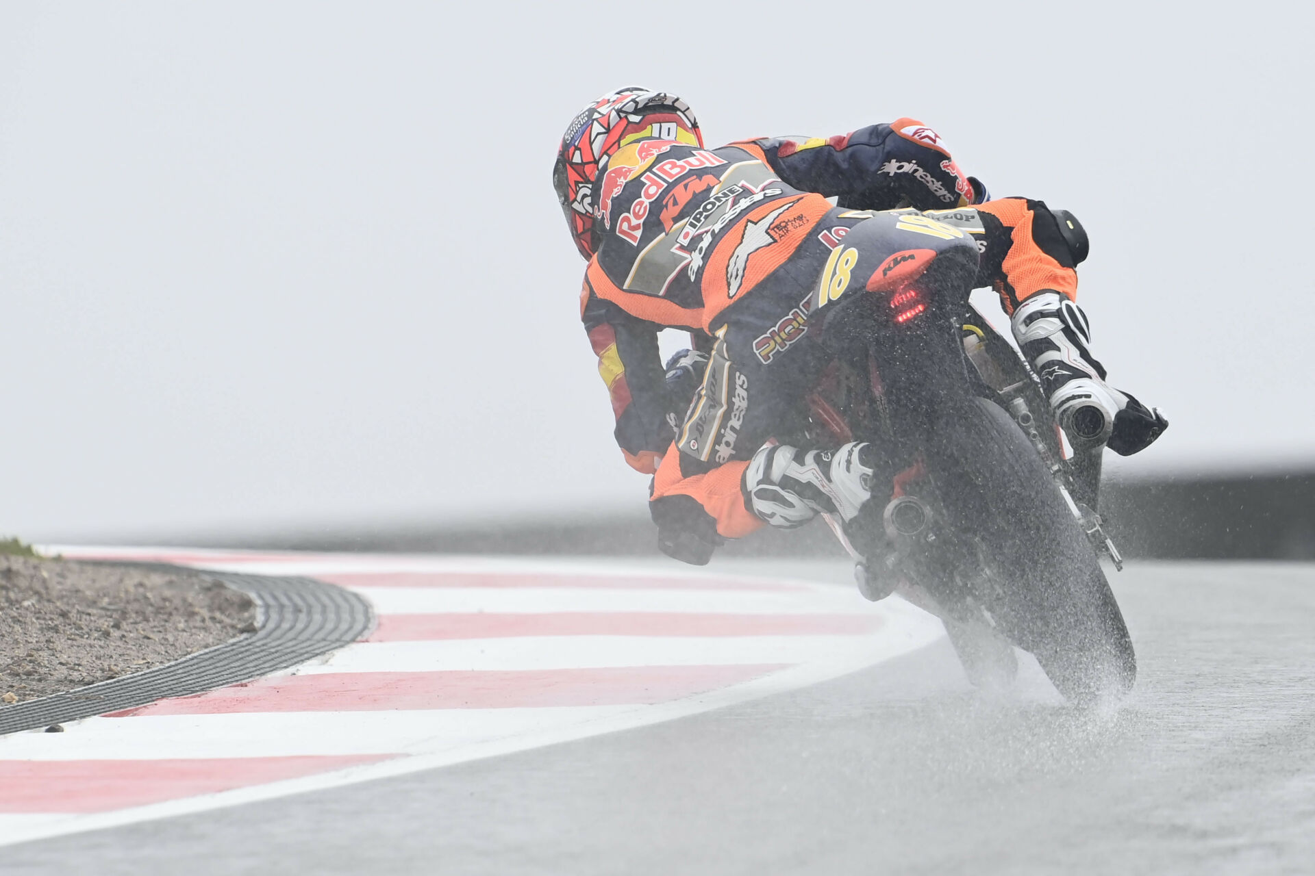 Red Bull MotoGP Rookies Cup Piqueras On Pole In Portugal