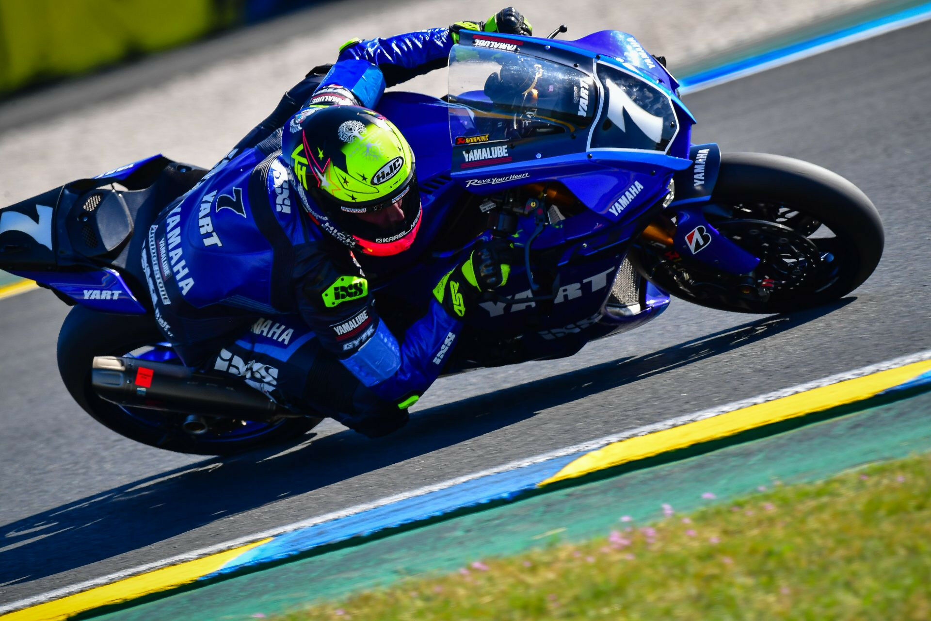 Karel Hanika (7) at speed on the YART Yamaha YZF-R1. Photo courtesy Yamaha.