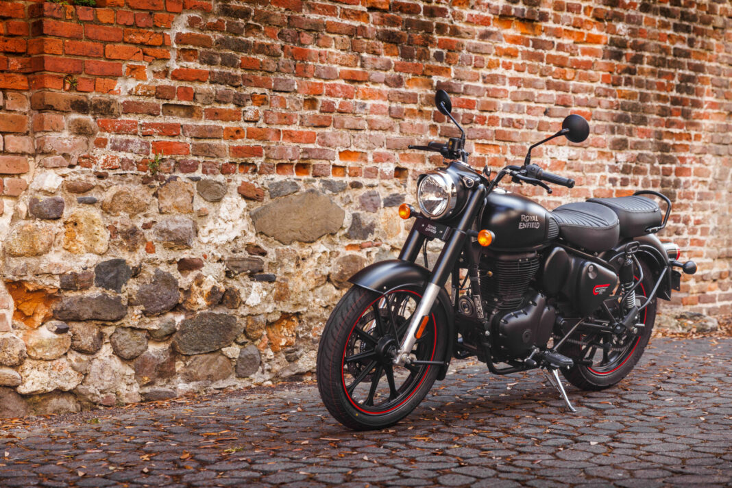 Royal Enfield Reintroduces Classic 350 To North America Roadracing