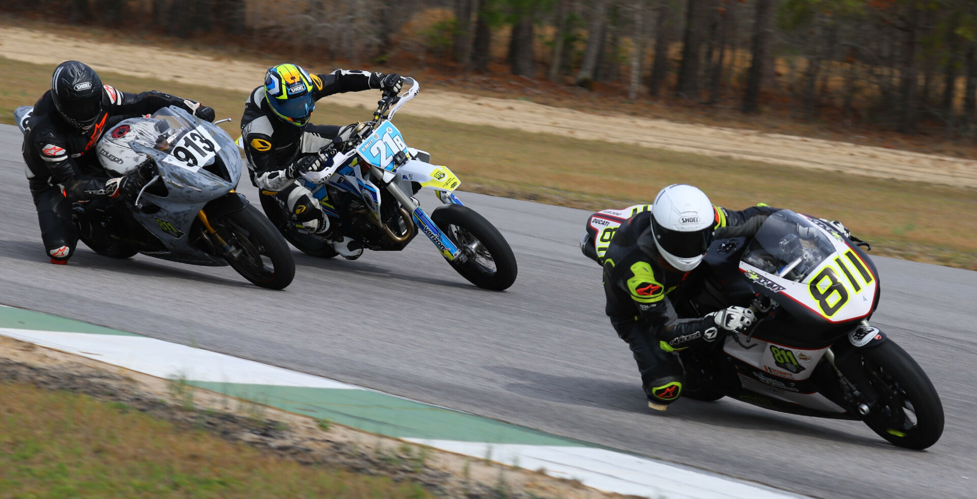 AHRMA racers Tommy Ryan (811), Arch E. York (913), and Andrew Berkley (21B) in action at Heartland Motorsports Park in 2021. Photo by etechphoto.com, courtesy AHRMA.