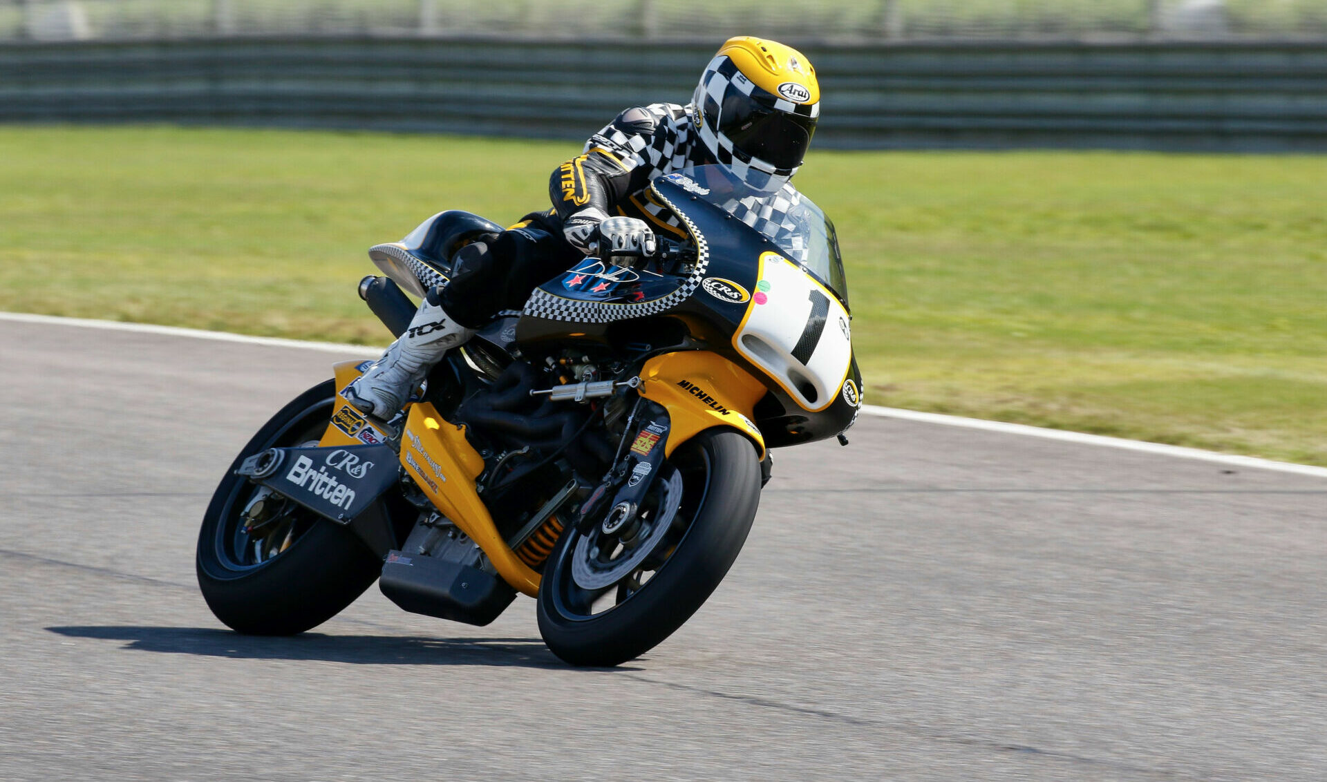 Stephen Briggs (1) riding Bob Robbins' Britten V1000 at the Barber Vintage Festival at Barber Motorsports Park in 2015. Photo by etechphoto.com, courtesy AHRMA.