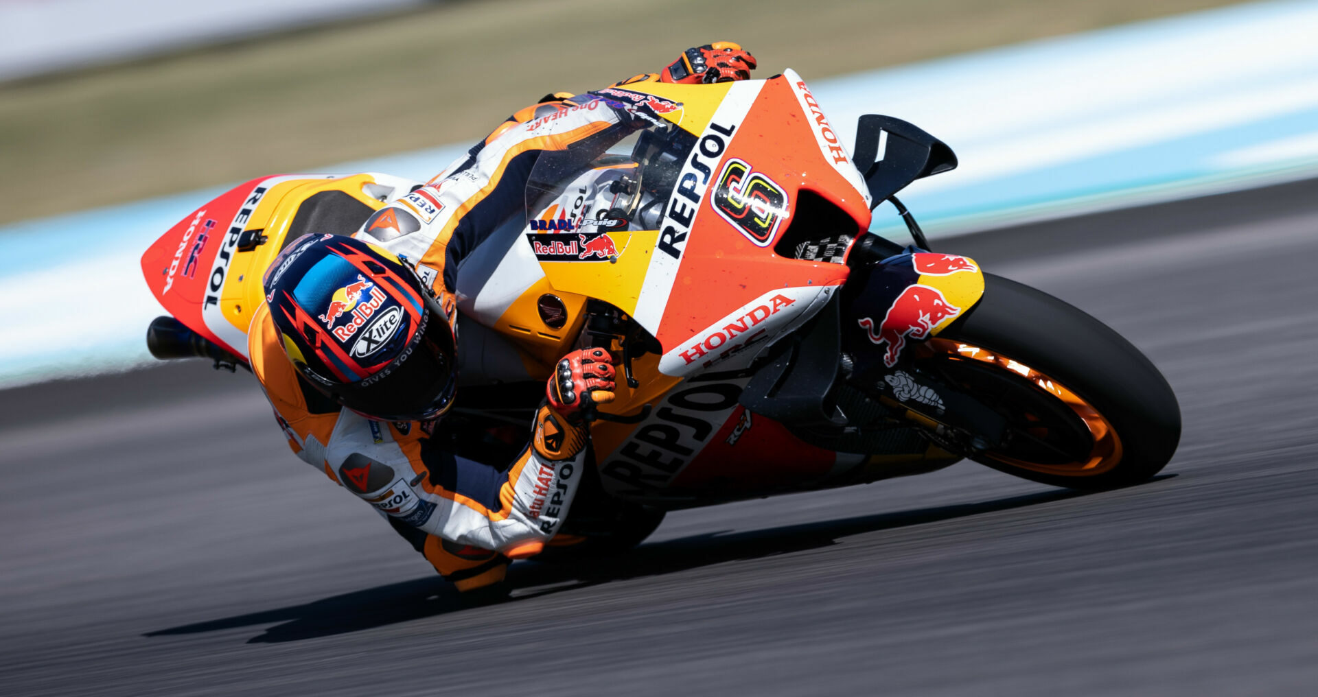 Stefan Bradl (6) at speed in Argentina. Photo courtesy Repsol Honda.