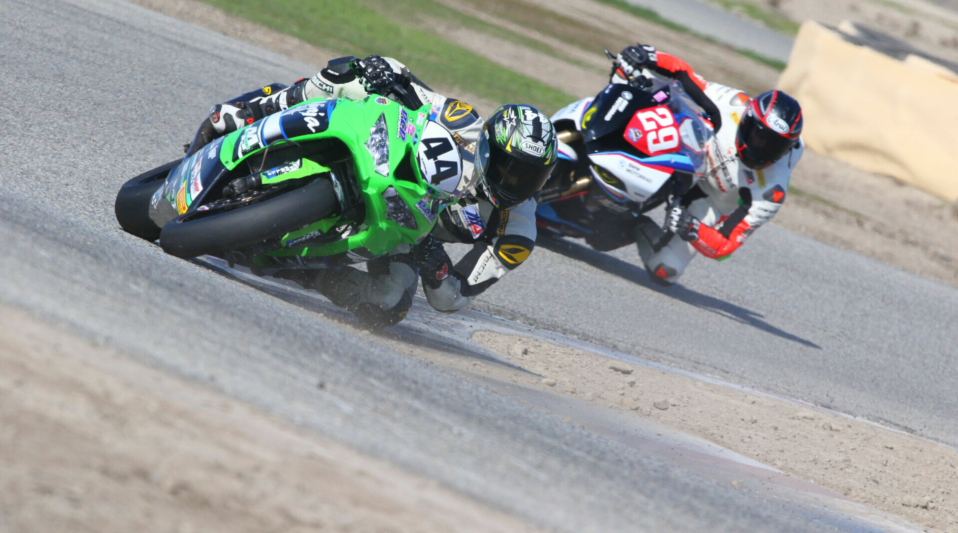 Brenden Ketelsen (44) and Jack Bakken (29) doing battle in the RiderzLaw Gold Cup race at Round One of the 2022 CRA season. Photo by CaliPhotography.com, courtesy CRA.
