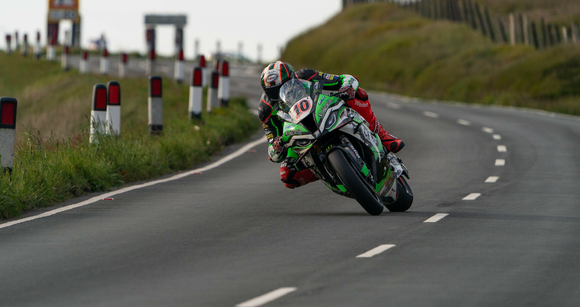 Peter Hickman (10). Photo courtesy Isle of Man TT Press Office.jpeg