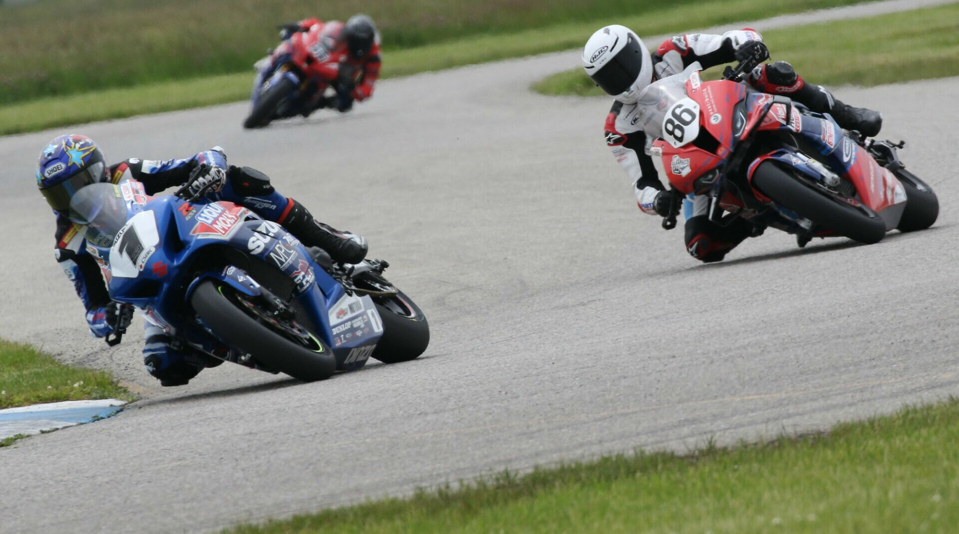 Defending Canadian Superbike champion Alex Dumas (1) trails rival Ben Young (86) in the 2022 point standings entering round two at Calabogie Motorsports Park, but Dumas remains the favorite after four consecutive wins there in 2021. Photo by Rob O’Brien, courtesy CSBK/PMP.