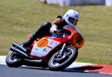 Dave Roper (7) raced Team Obsolete's ex-Giacomo Agostini MV Agusta 500 and won two other races on Team Obsolete's ex-Dick Mann AJS 7R Special. Photo by Bill Murphy, courtesy VRRA.