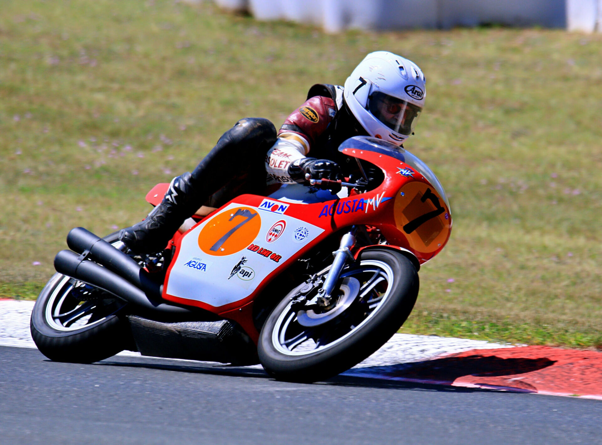 Dave Roper (7) raced Team Obsolete's MV Agusta 500 and won two other races on Team Obsolete's ex-Dick Mann AJS 7R Special. Photo by Bill Murphy, courtesy VRRA.