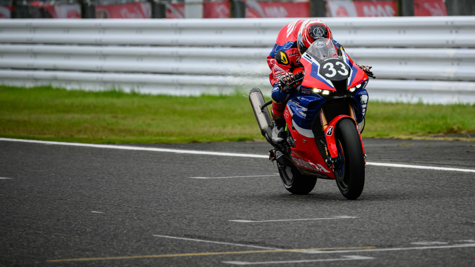 Team HRC's Tetsuta Nagashima (33) did the fastest lap time during the Top 10 Special Stage qualifying at the Suzuka 8-Hours. Photo by Kohei Hirota.