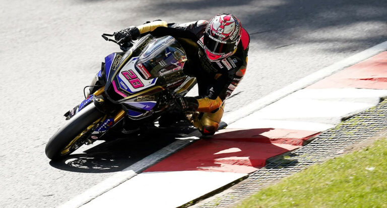 British Superbike: Ray Grabs Pole Position At Oulton Park