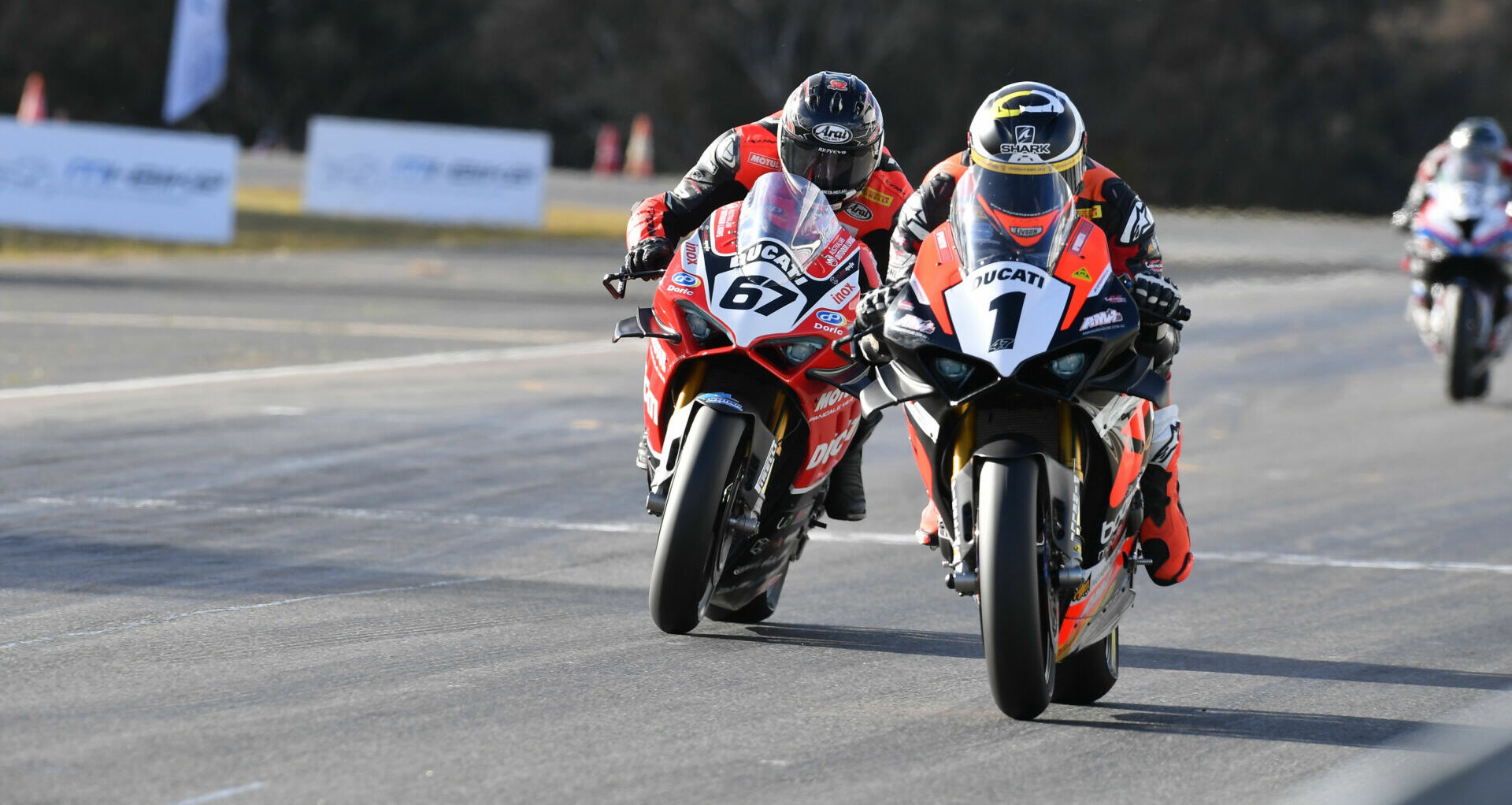 Wayne Maxwell (1) leads Bryan Staring (67) at Morgan Park. Photo by Karl Phillipson/Optikal, courtesy ASBK.