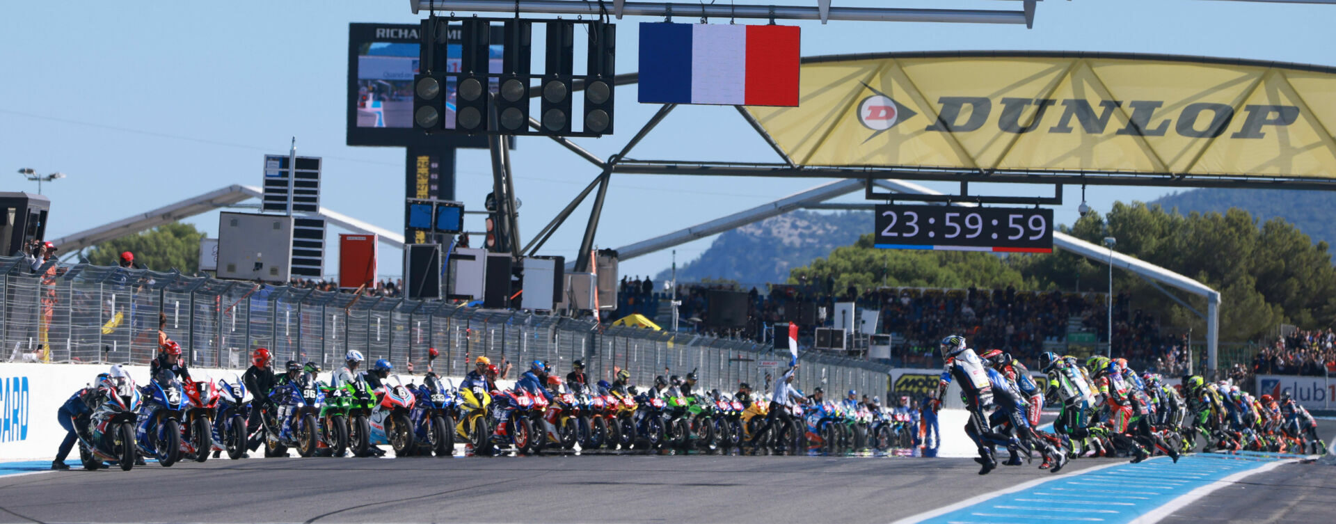 The start of the 2022 Bol d'Or 24-hours race. Photo courtesy FIM EWC.