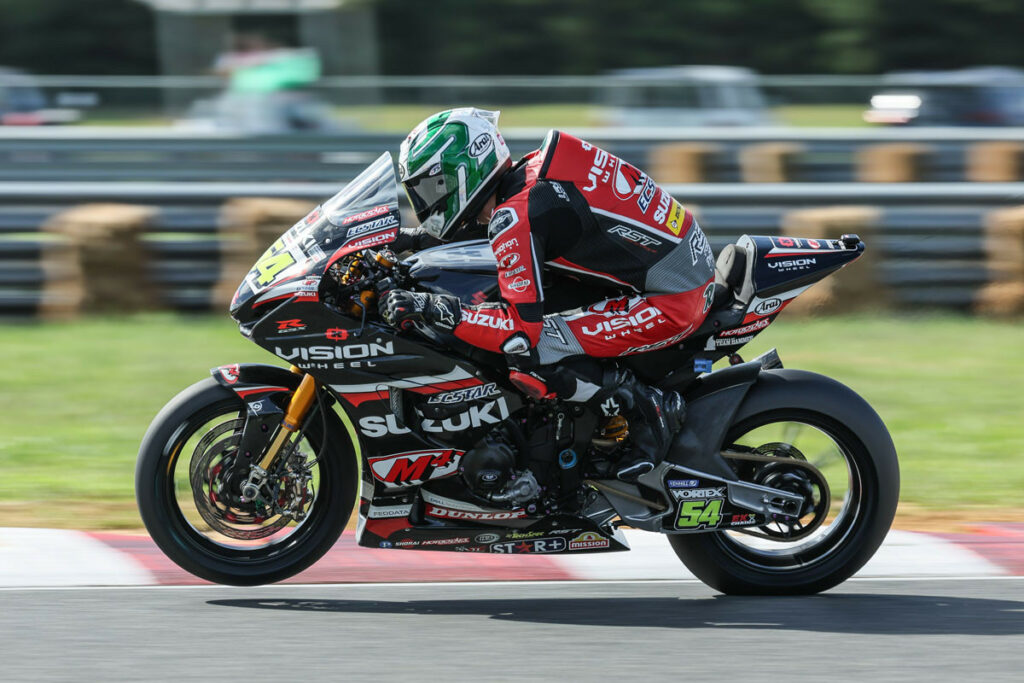 With challenging conditions, Richie Escalante (54) finishes in 13th place aboard his GSX-R1000R.
