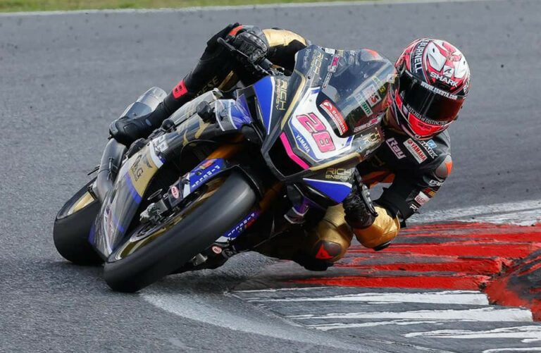 British Superbike: Ray Leads Practice Friday At Oulton Park