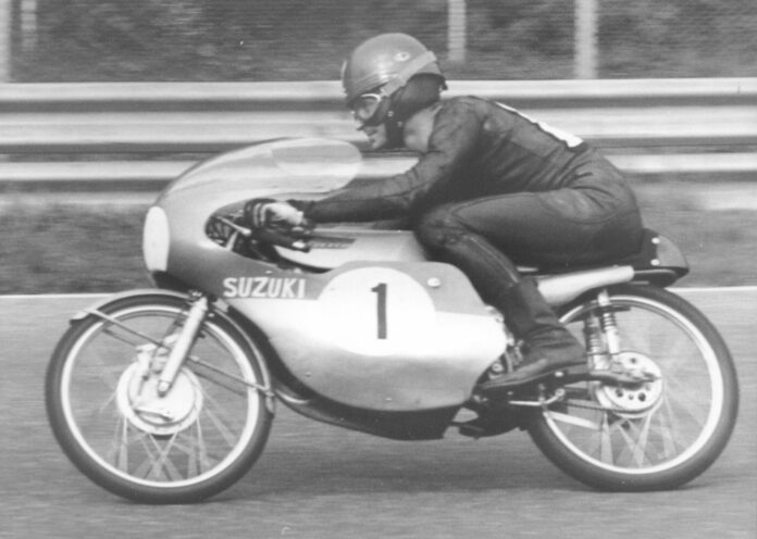 Hugh Anderson (1) in action back in the day. Photo courtesy Dorna.