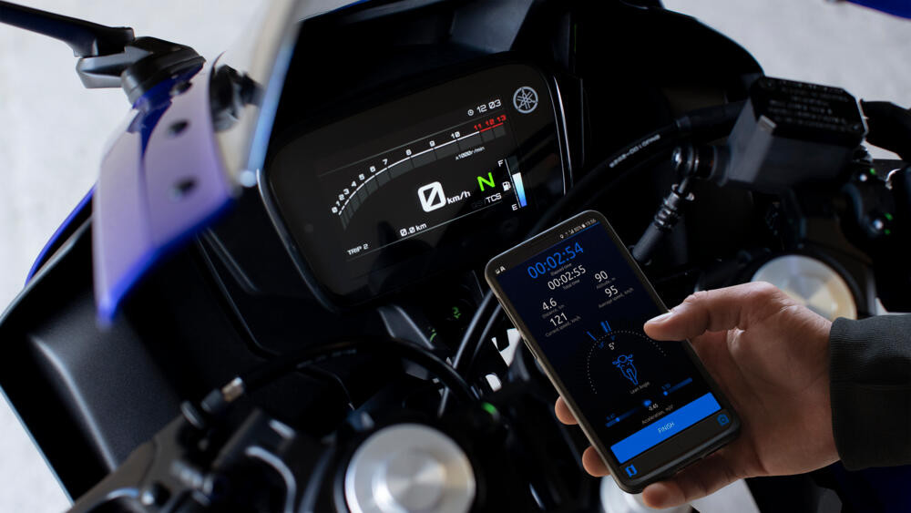 The 2023 Yamaha R125 has a 5-inch TFT instrument panel with smart phone connectivity. Photo courtesy Yamaha Motor Europe.