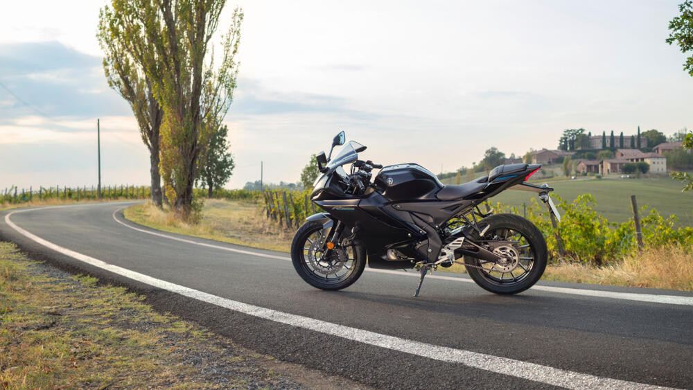 A 2023-model Yamaha R125 at rest. Photo courtesy Yamaha Motor Europe.