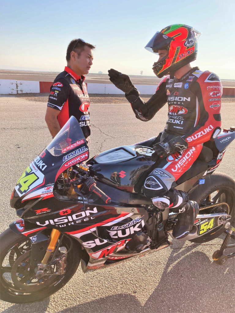 Richie Escalante with Crew Chief Frank Aragaki. Photo by John Ulrich.