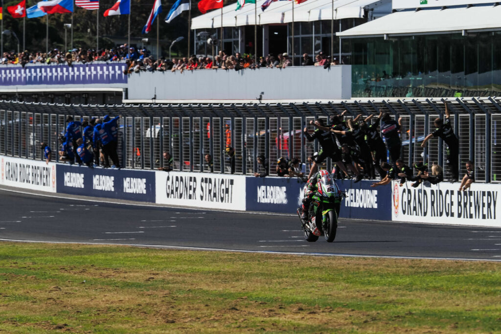 Jonathan Rea (65) broke his winless streak in the wet-to-dry Race One. Photo courtesy Dorna.