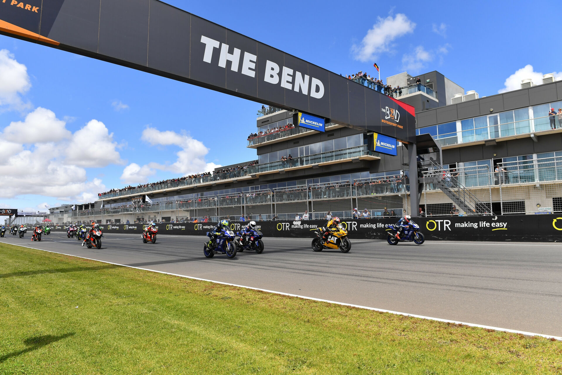 The start of Australian Superbike Race One during the 2022 season finale at The Bend Motorsport Park. Photo courtesy ASBK.