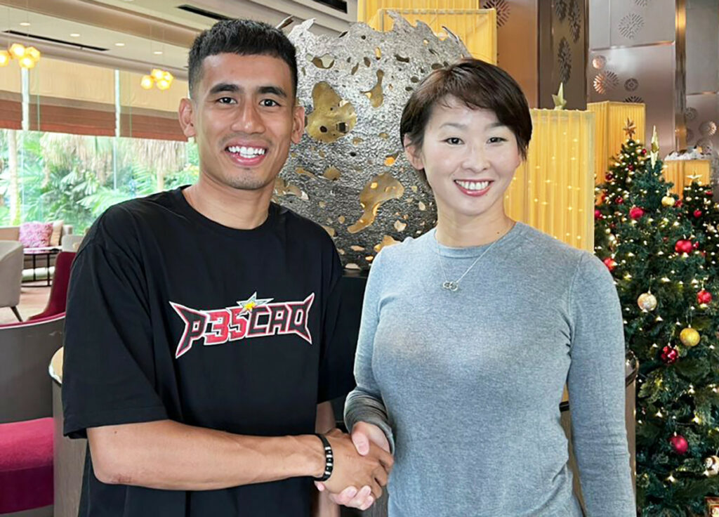 Hafizh Syahrin (left) with MIE Racing Honda Team owner Midori Moriwaki (right). Photo courtesy MIE Racing Honda Team.