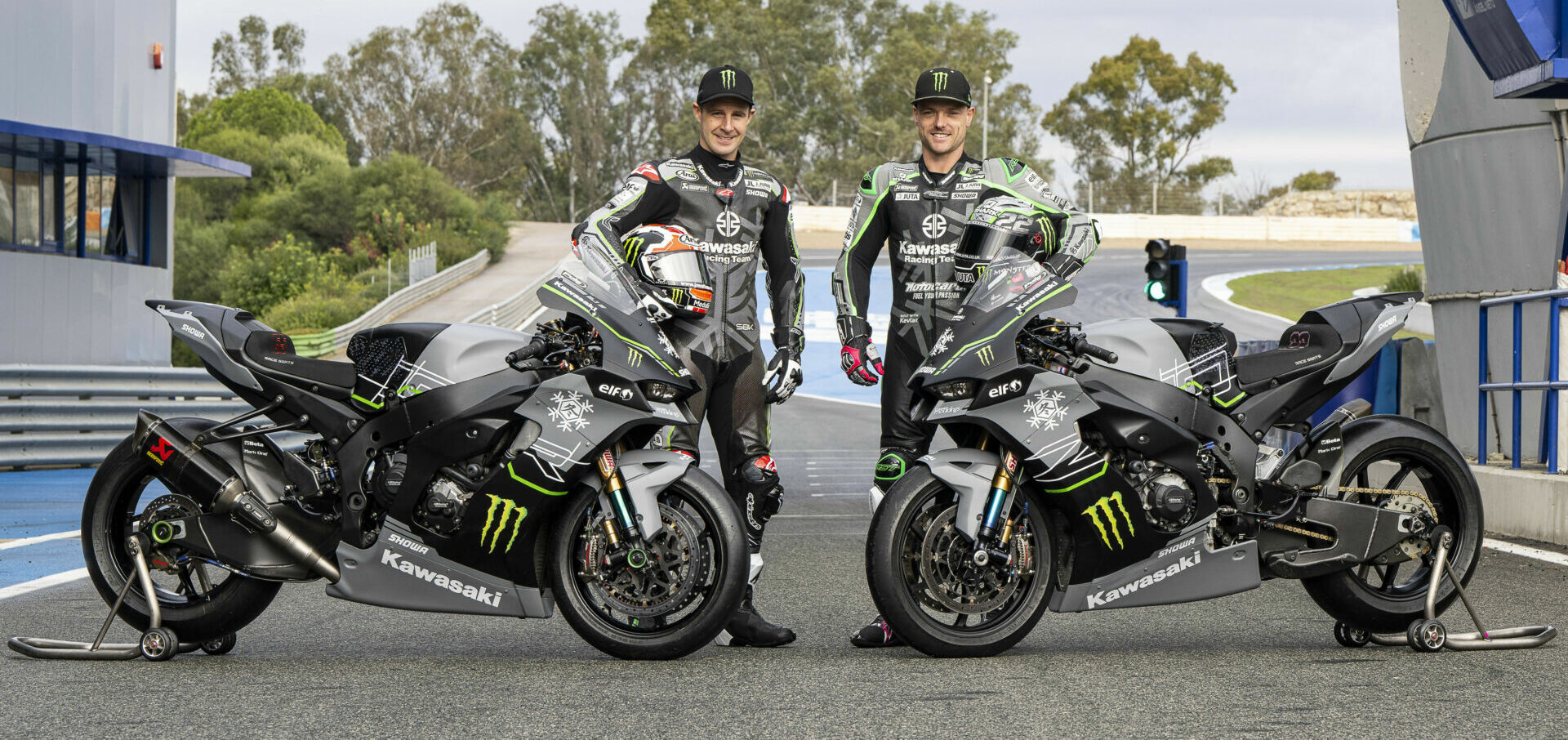 Jonathan Rea (left) and Alex Lowes (right) with their Kawasaki Ninja ZX-10RR Superbikes in their winter test liveries. Photo courtesy Kawasaki.