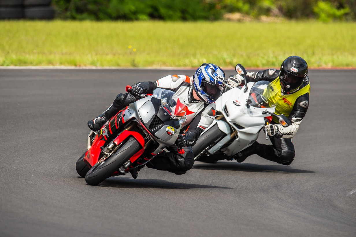 Riding instructor Ken Hill follows a student at a Track Time track day/Moto Pilot Training School event. Photo by Joe Salas/4theriders.com.