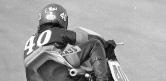 Ron Mass (40) in action on his Yamaha TZ750 back in the day. Photo courtesy Ron Mass Collection.