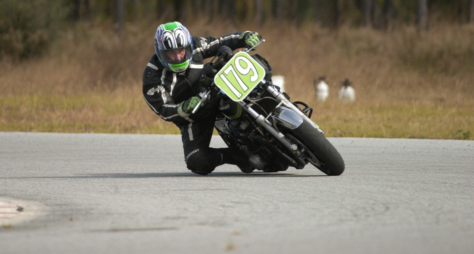 Arthur Kowitz (179) in action. Photo by Superbike Photography, courtesy AHRMA.