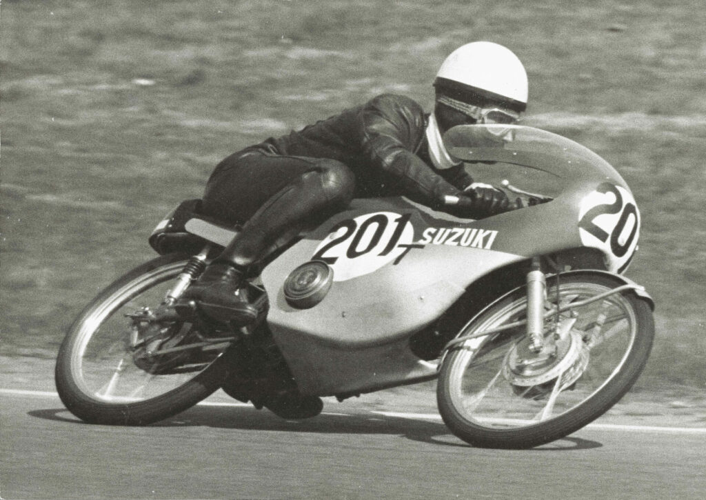 Hans-Georg Anscheidt (201) on a 50cc Suzuki in 1966. Photo courtesy Dorna.