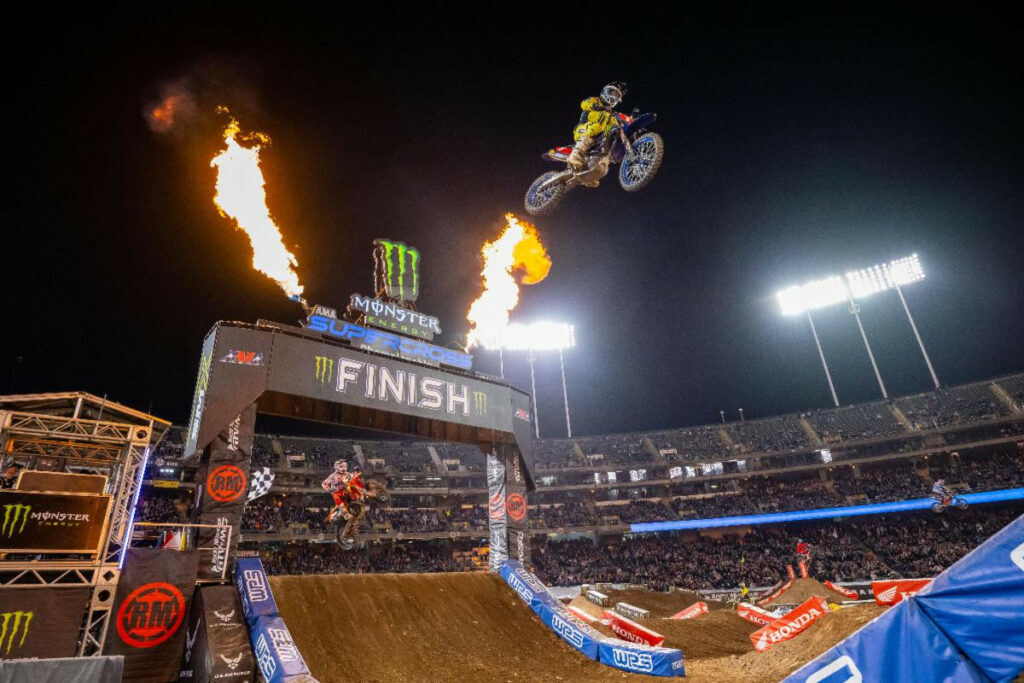 AMA Supercross: Report & Results From Oakland