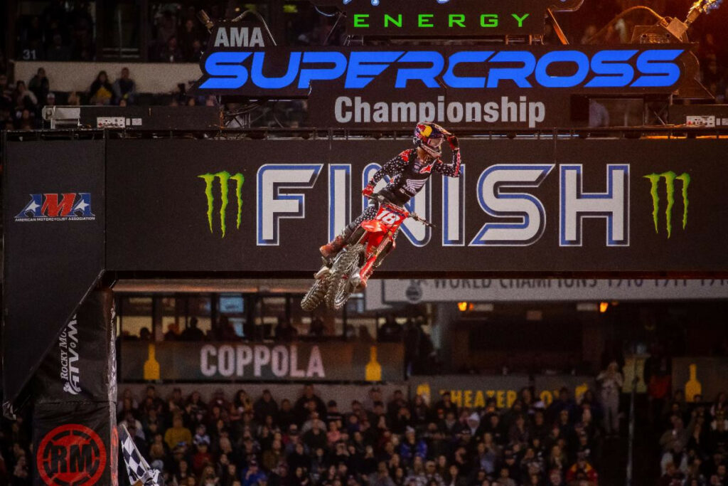 Jett Lawrence (18) was smooth, patient, and fast on the challenging Oakland track. His dominant win extended his points lead to 20 just four races into the Western Regional 250SX Class season. Photo courtesy Feld Motor Sports, Inc.