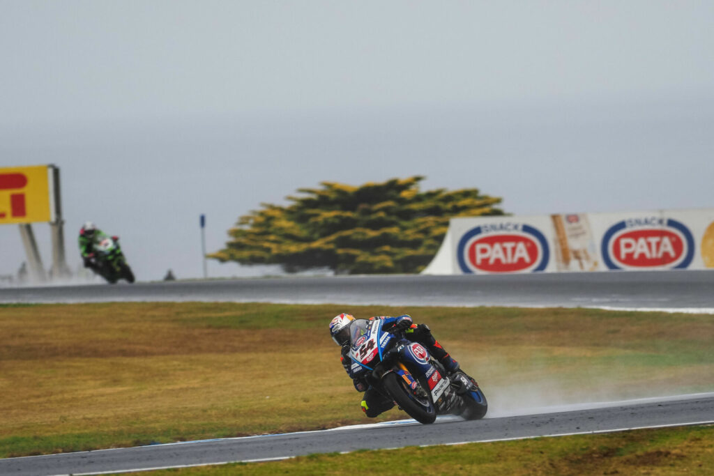 Jonathan Rea (left) and Troy Corser (right). Photo courtesy Dorna.